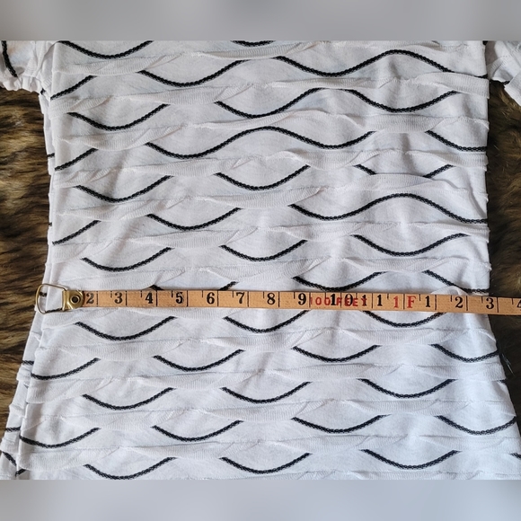 Silvergate brand Pretty Classy Wave Print B&W Shirt With 3/4 Bracelet  Sleeves - Picture 9 of 13